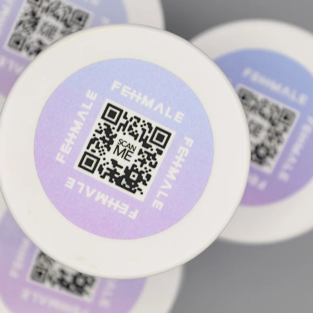 Fehmale Lightweight Curl Cream 150ml – låg med QR-kode og lilla-blå gradient design til scanning.